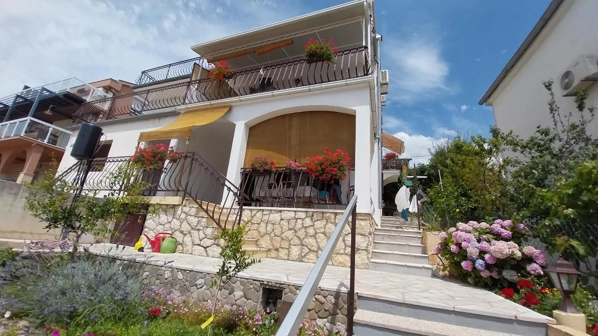 Apartments Darija سفيتي بيتار